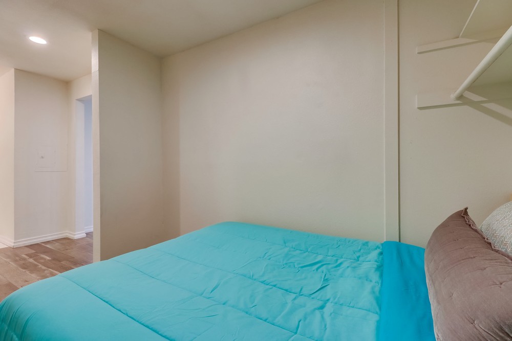 Virtual tour photo 21 of 30 for 1605 Hotel Cir S