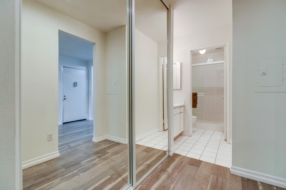 Virtual tour photo 22 of 30 for 1605 Hotel Cir S