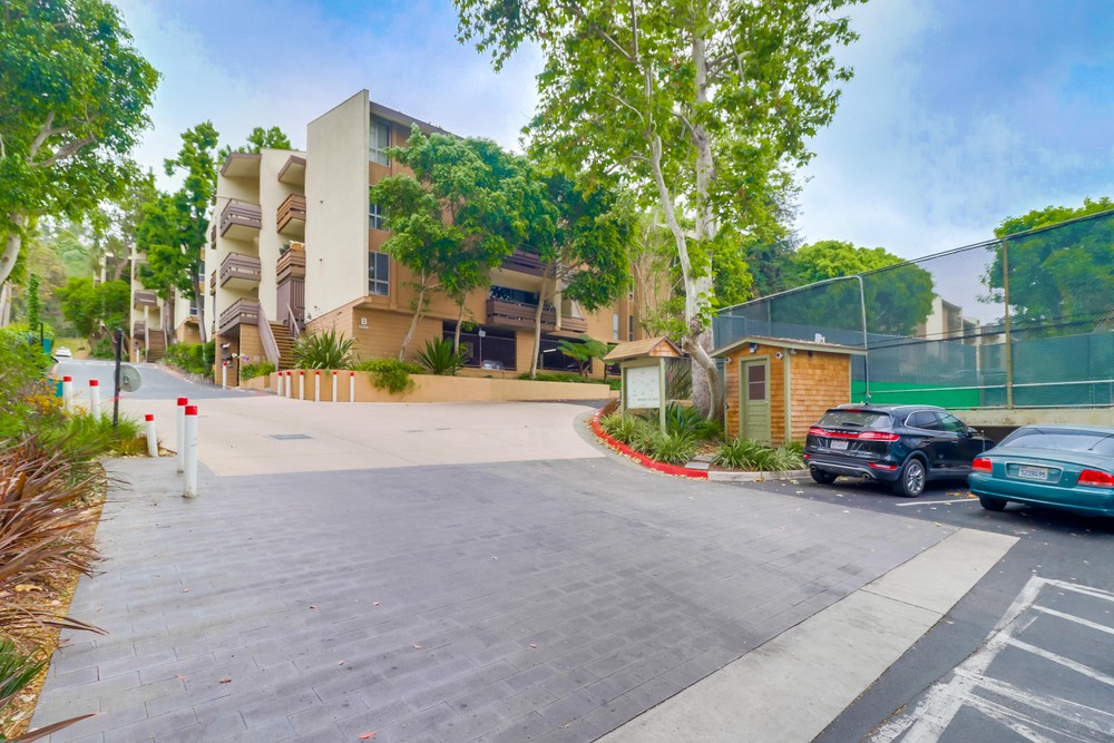 Virtual tour photo 3 of 38 for 1605 Hotel Cir S