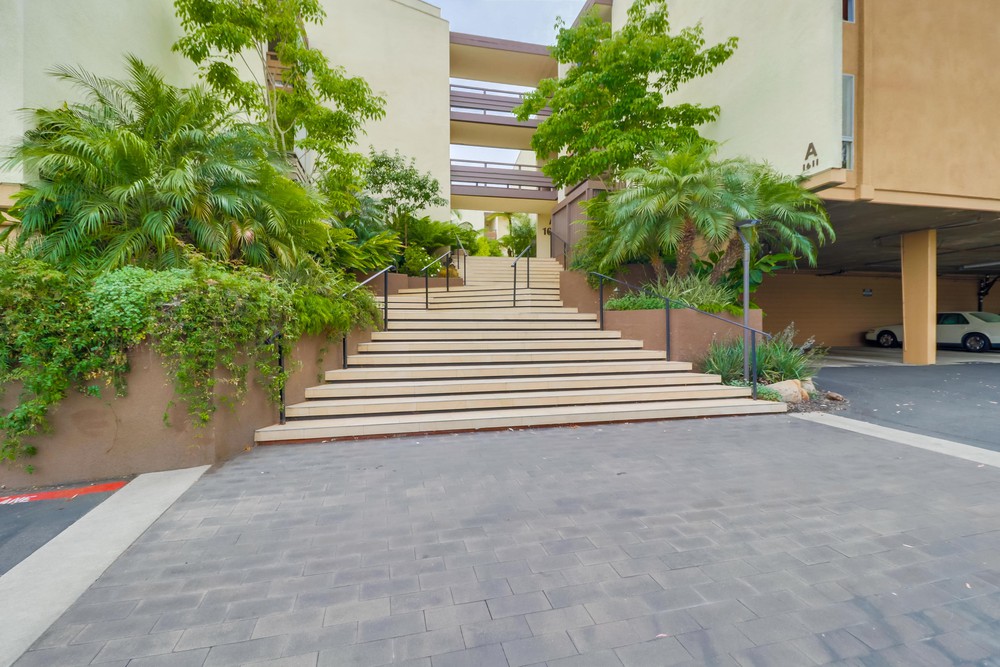 Virtual tour photo 4 of 38 for 1605 Hotel Cir S