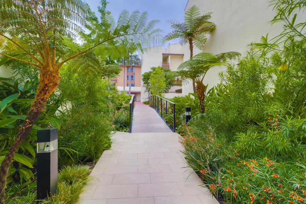 Virtual tour photo 5 of 38 for 1605 Hotel Cir S