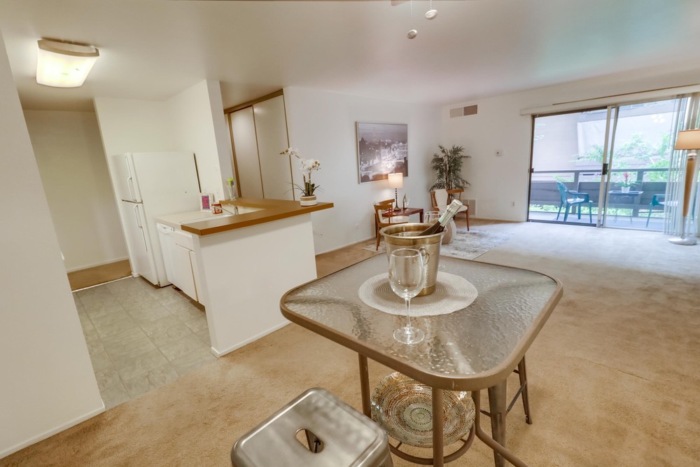 Virtual tour photo 7 of 38 for 1605 Hotel Cir S