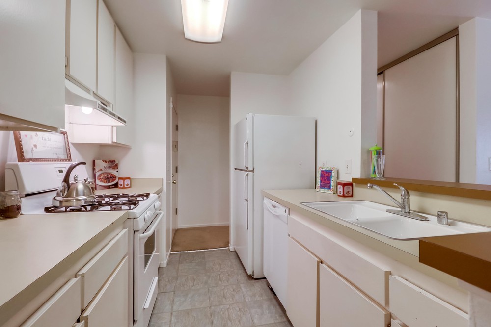 Virtual tour photo 18 of 38 for 1605 Hotel Cir S