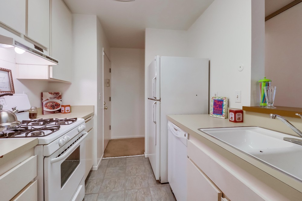 Virtual tour photo 19 of 38 for 1605 Hotel Cir S