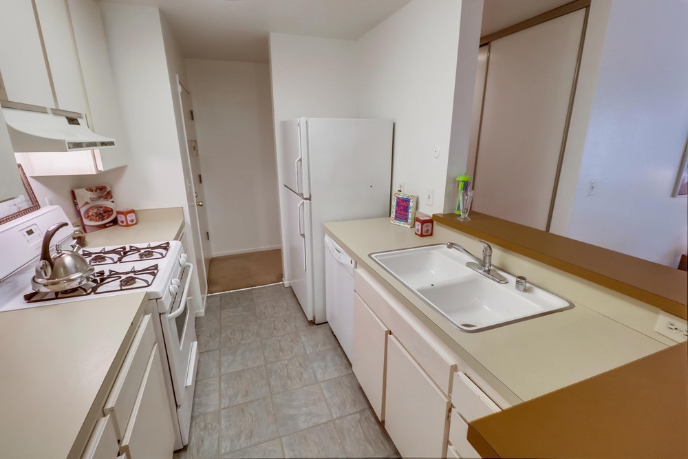Virtual tour photo 20 of 38 for 1605 Hotel Cir S