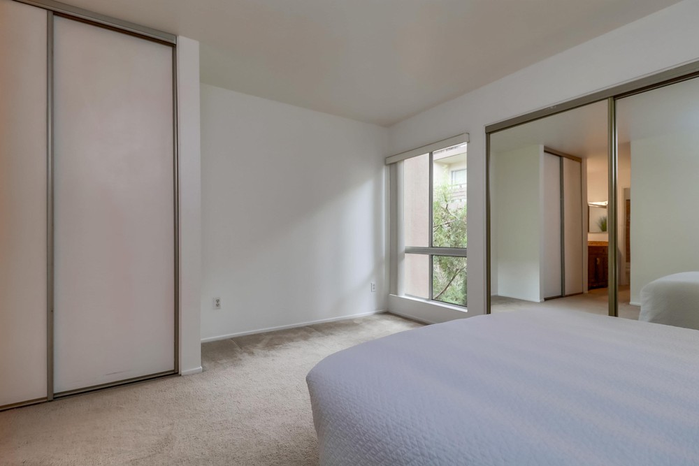 Virtual tour photo 22 of 38 for 1605 Hotel Cir S