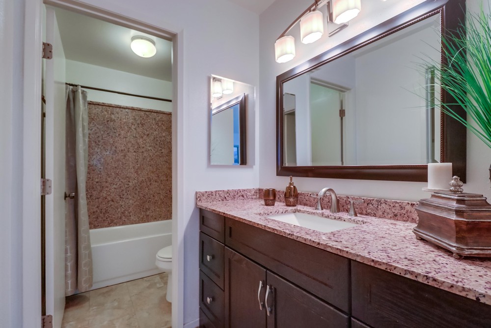 Virtual tour photo 25 of 38 for 1605 Hotel Cir S