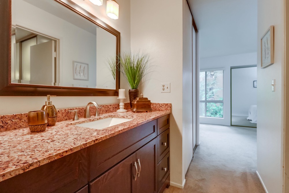 Virtual tour photo 27 of 38 for 1605 Hotel Cir S