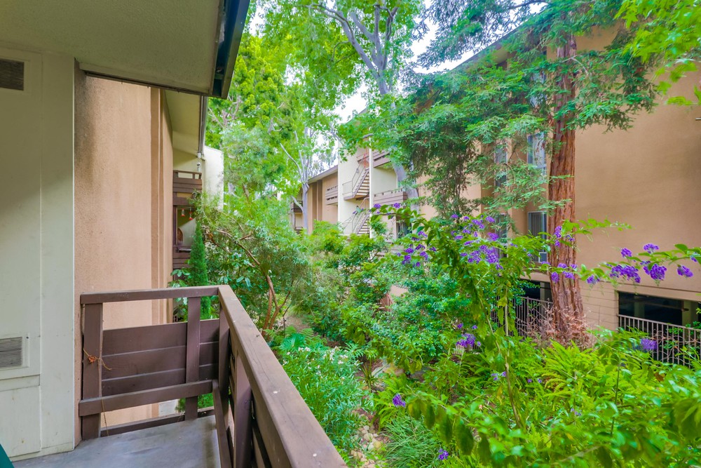 Virtual tour photo 31 of 38 for 1605 Hotel Cir S