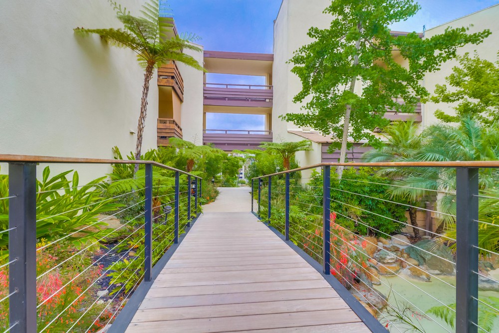 Virtual tour photo 33 of 38 for 1605 Hotel Cir S