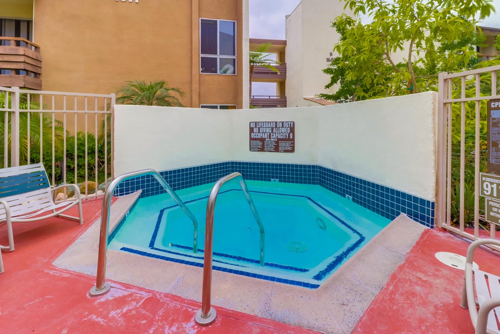 Virtual tour photo 37 of 38 for 1605 Hotel Cir S