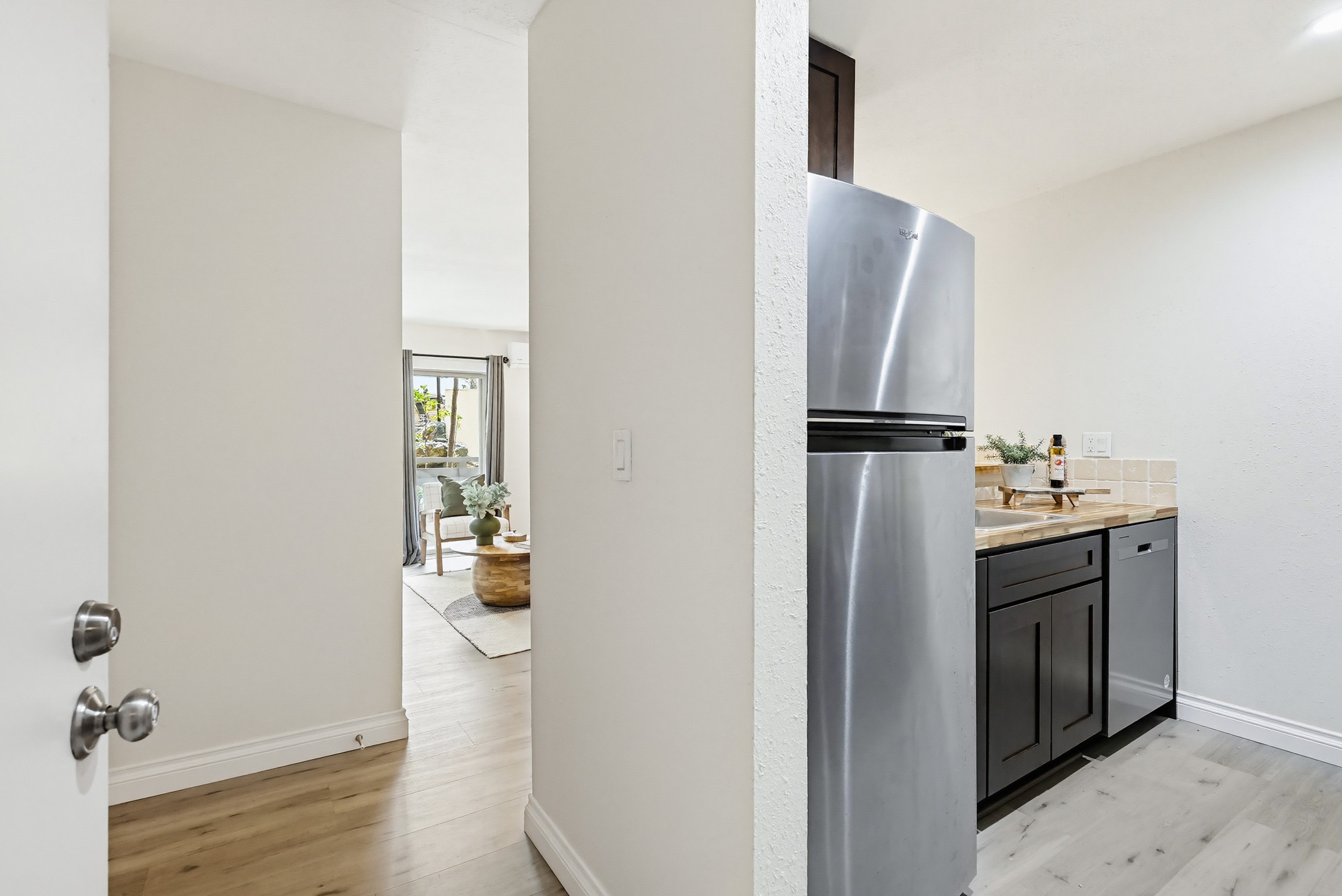 Virtual tour photo 3 of 60 for 1605 Hotel Cir S