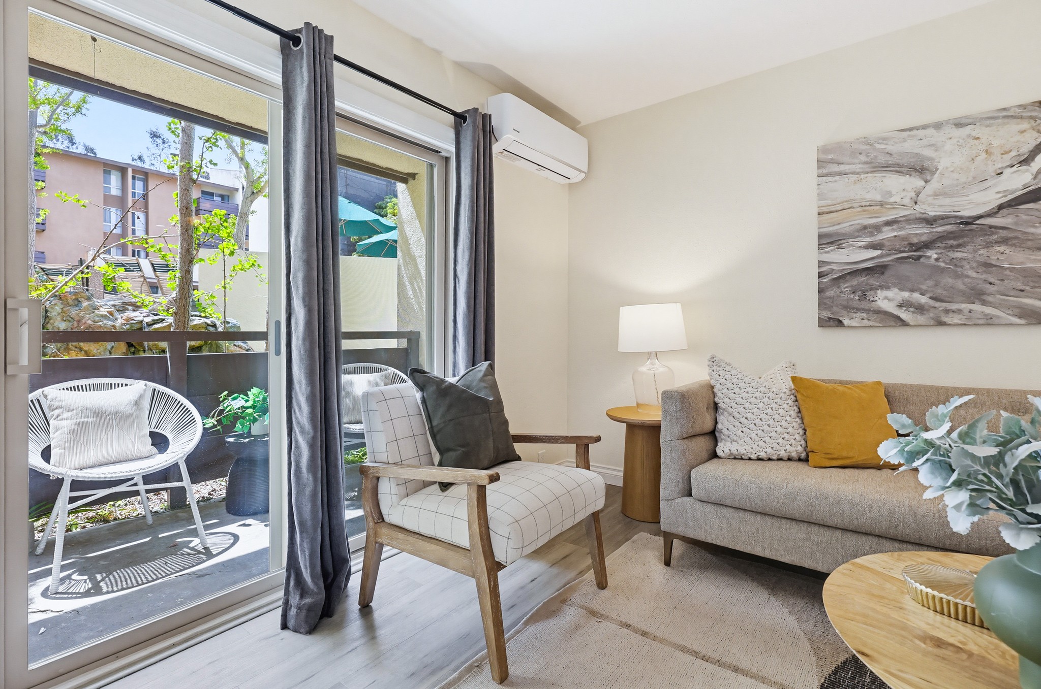 Virtual tour photo 8 of 60 for 1605 Hotel Cir S