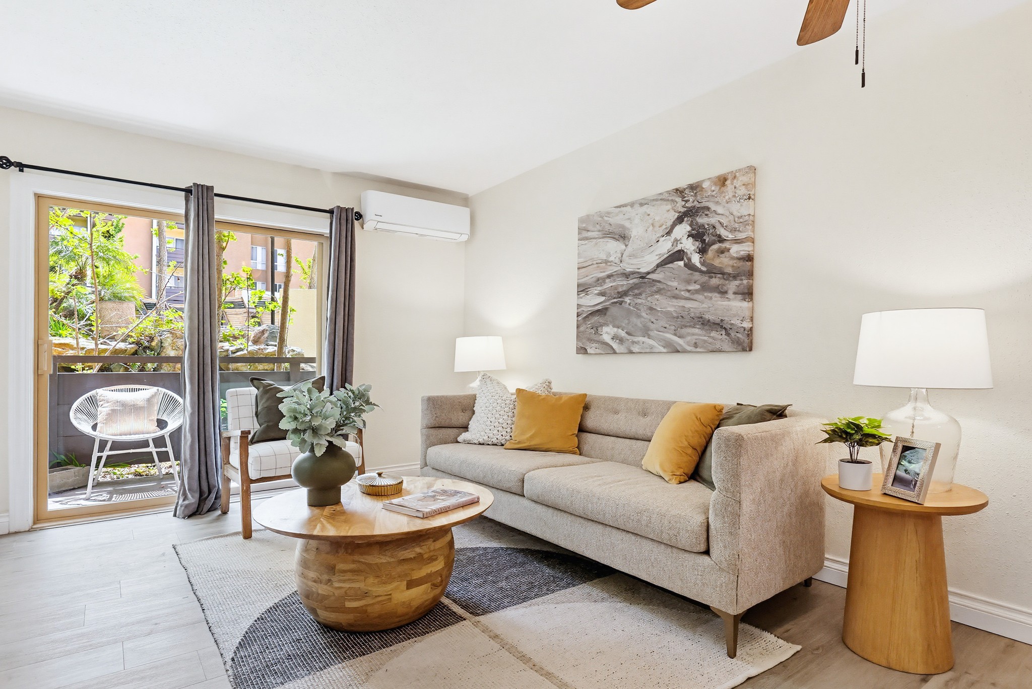 Virtual tour photo 10 of 60 for 1605 Hotel Cir S