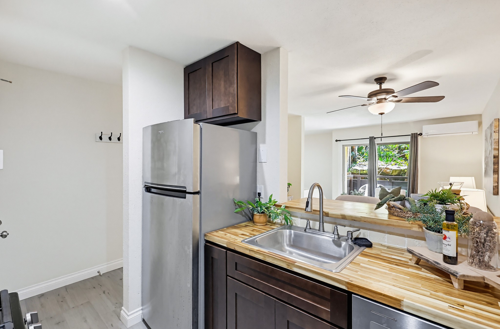 Virtual tour photo 15 of 60 for 1605 Hotel Cir S