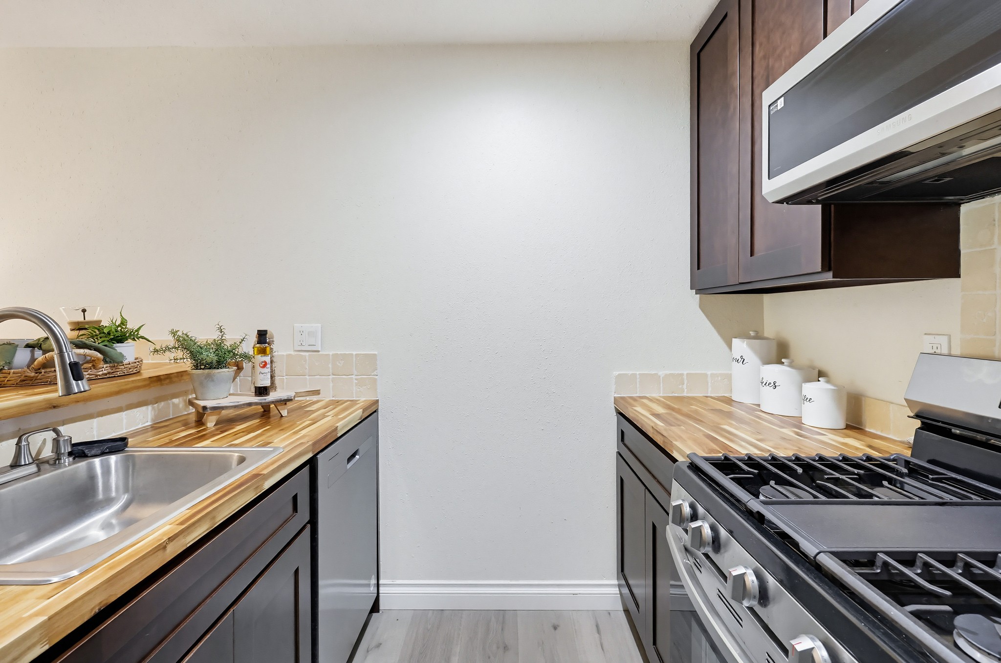 Virtual tour photo 16 of 60 for 1605 Hotel Cir S