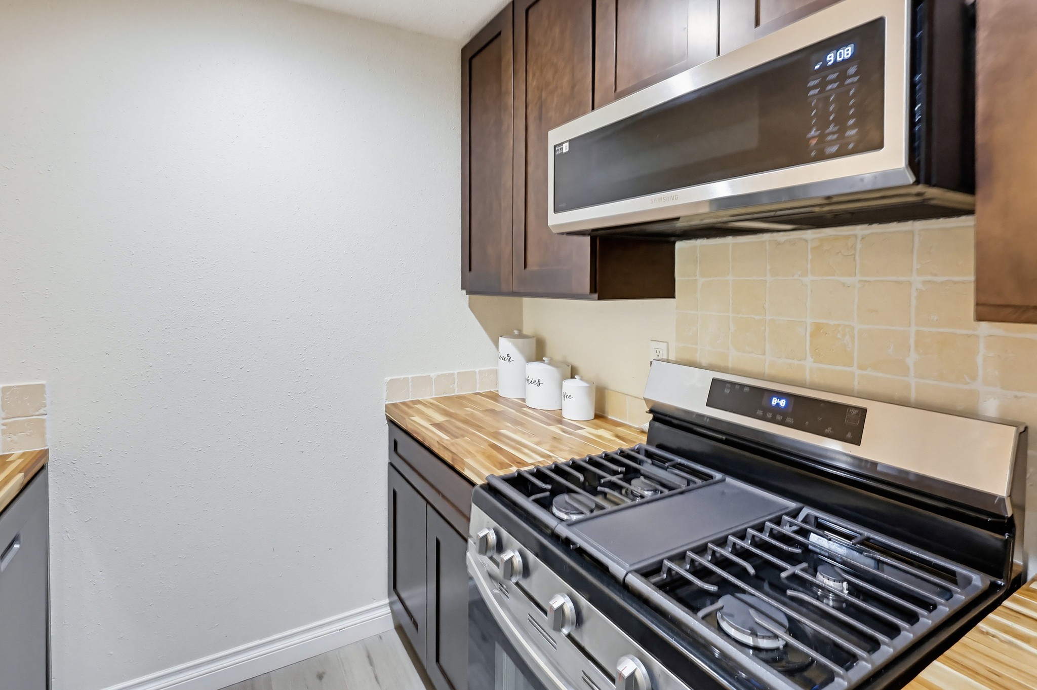 Virtual tour photo 18 of 60 for 1605 Hotel Cir S