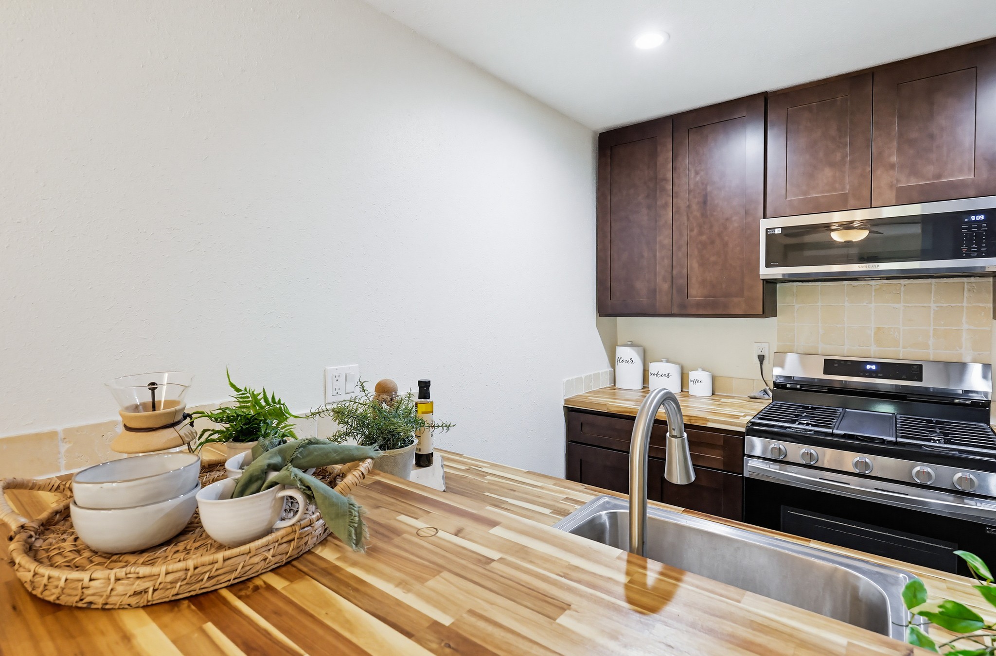 Virtual tour photo 19 of 60 for 1605 Hotel Cir S