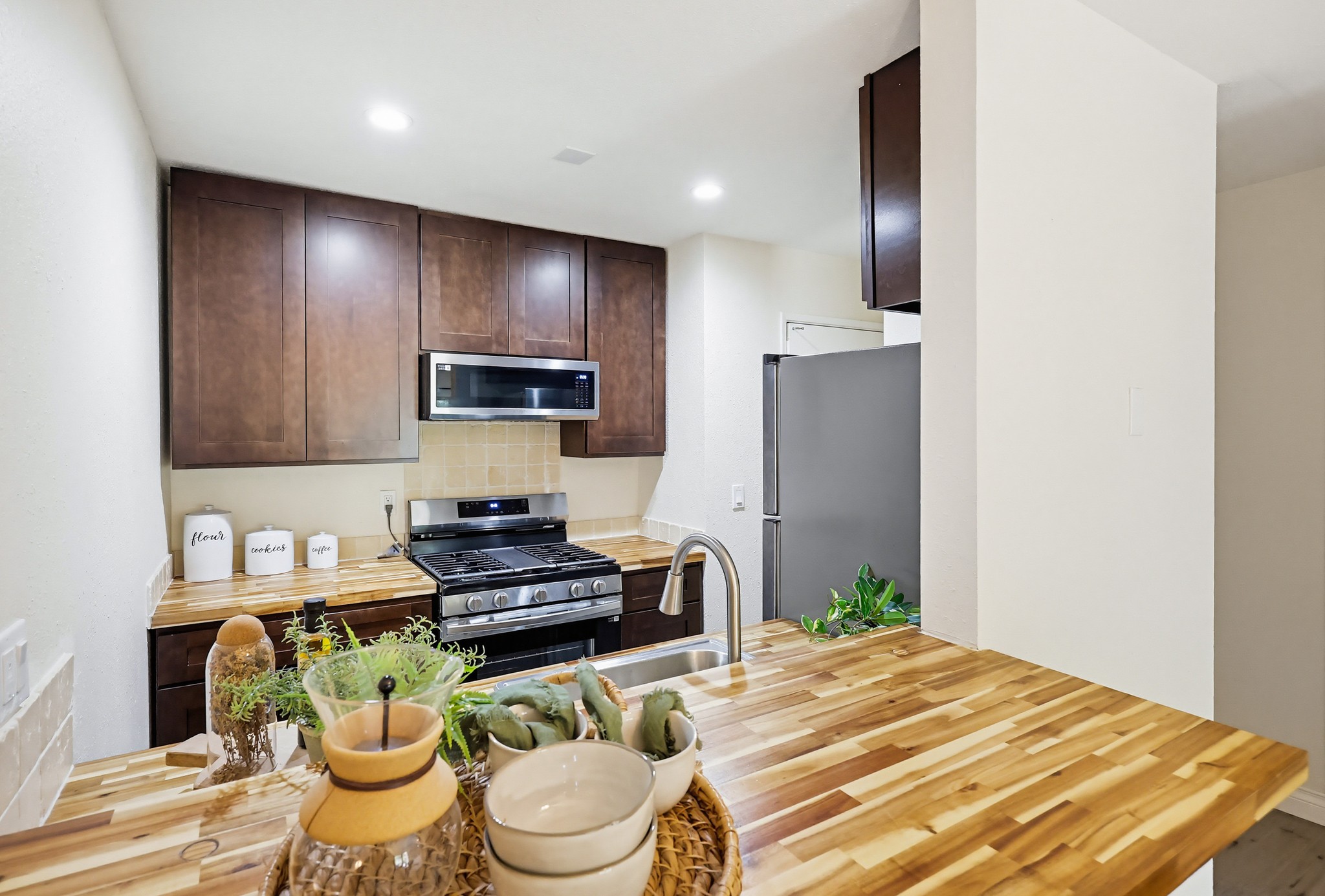 Virtual tour photo 21 of 60 for 1605 Hotel Cir S