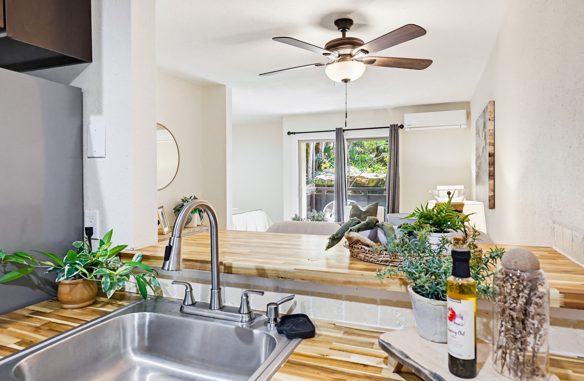 Virtual tour photo 23 of 60 for 1605 Hotel Cir S