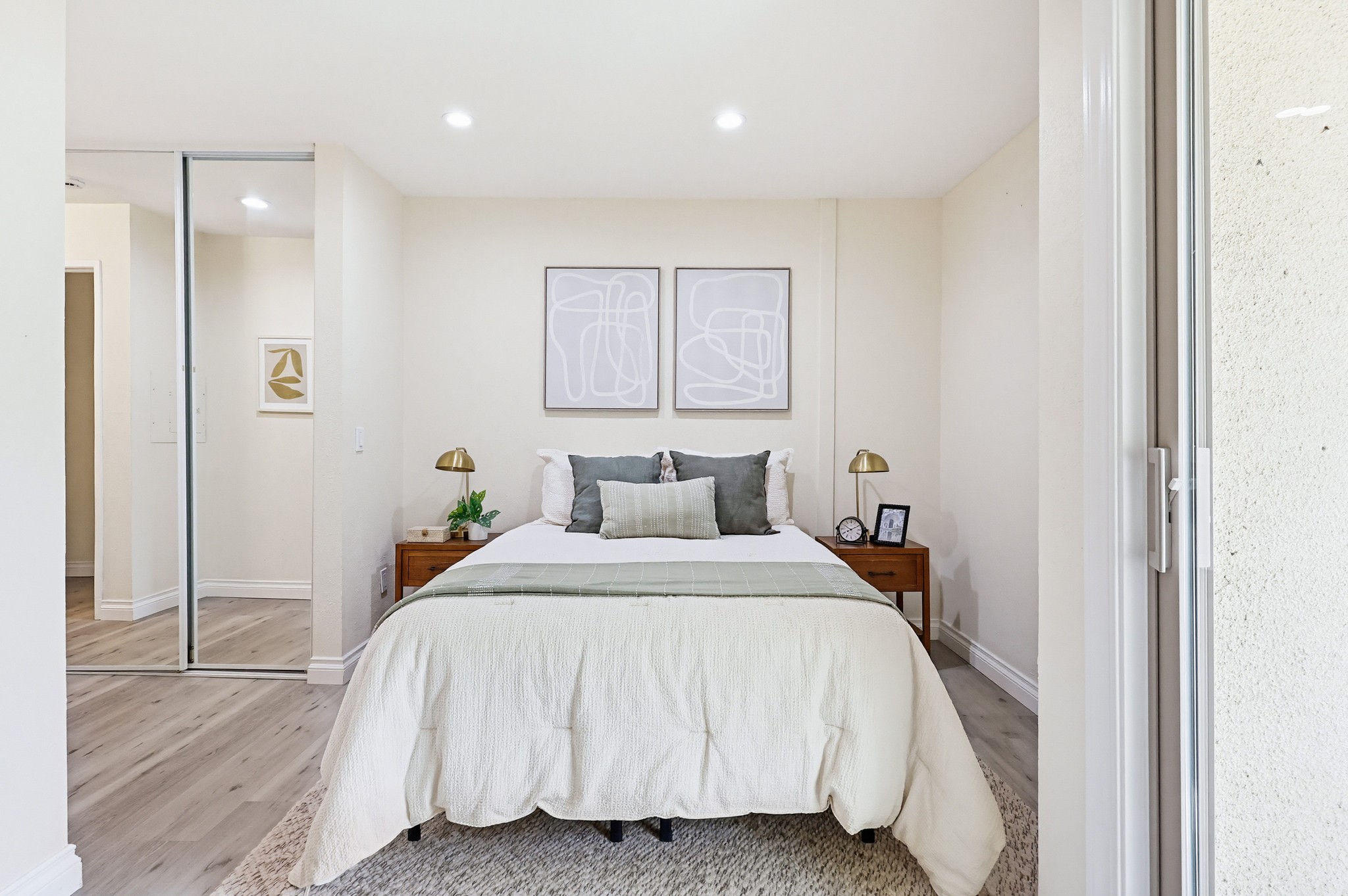Virtual tour photo 24 of 60 for 1605 Hotel Cir S