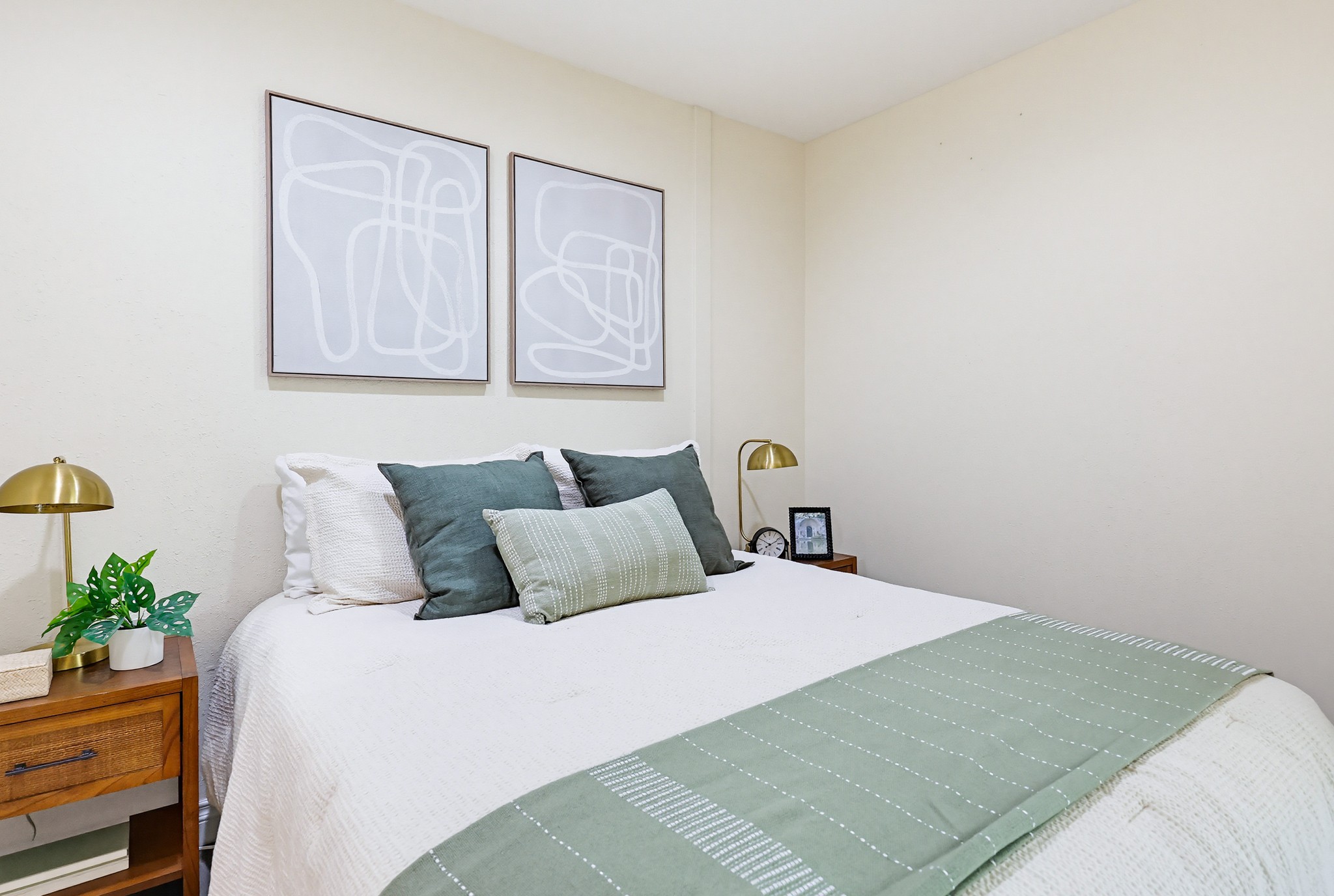 Virtual tour photo 25 of 60 for 1605 Hotel Cir S