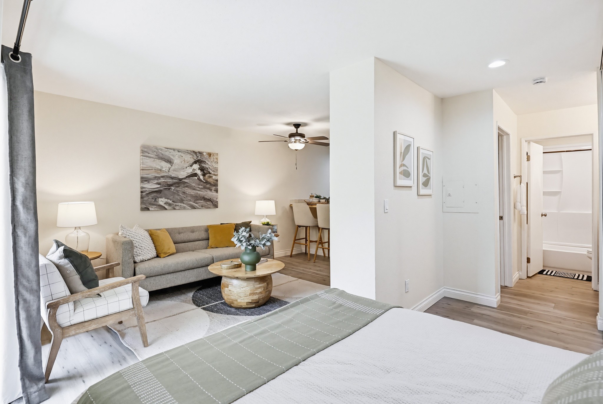 Virtual tour photo 26 of 60 for 1605 Hotel Cir S