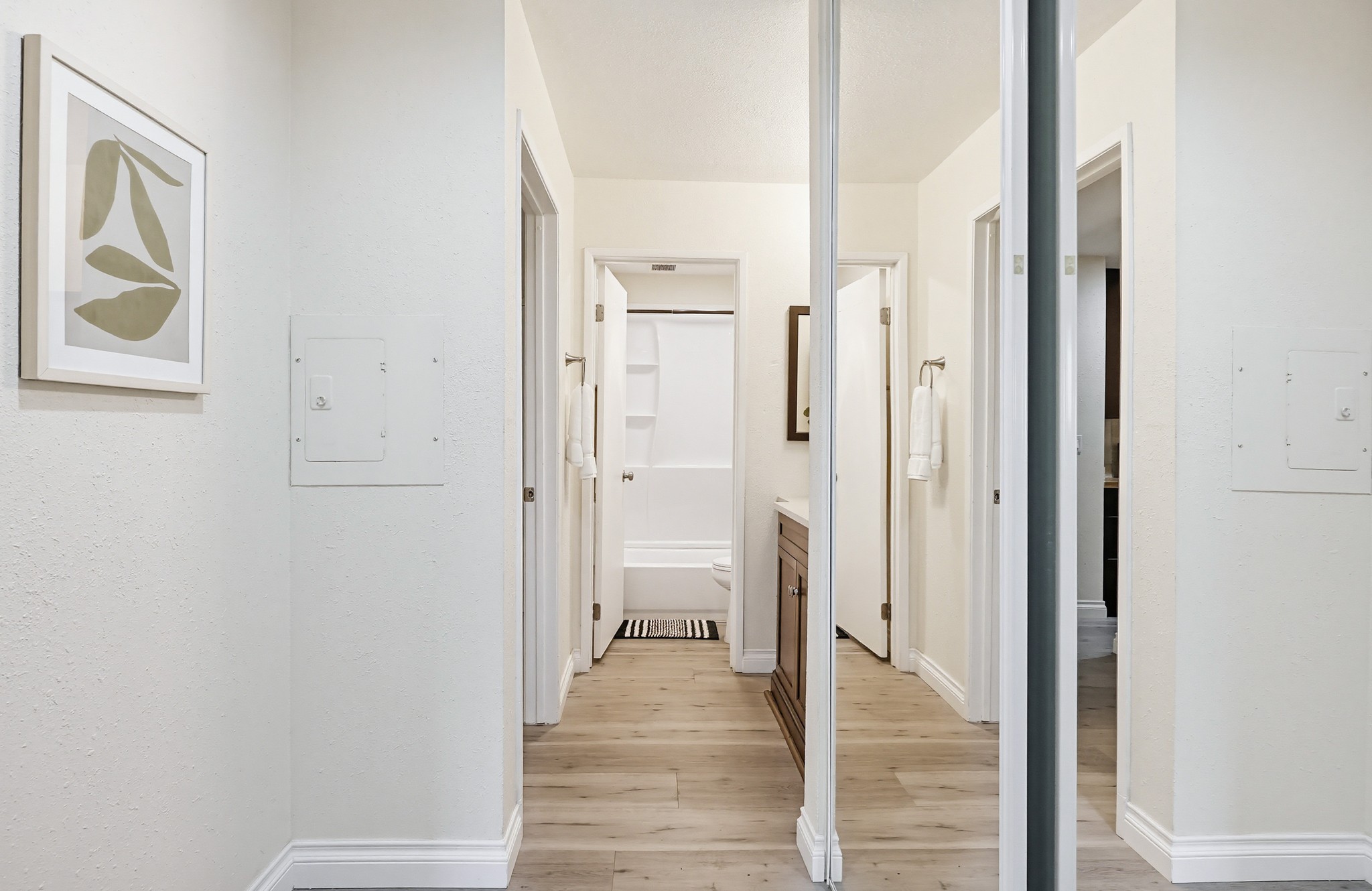 Virtual tour photo 30 of 60 for 1605 Hotel Cir S