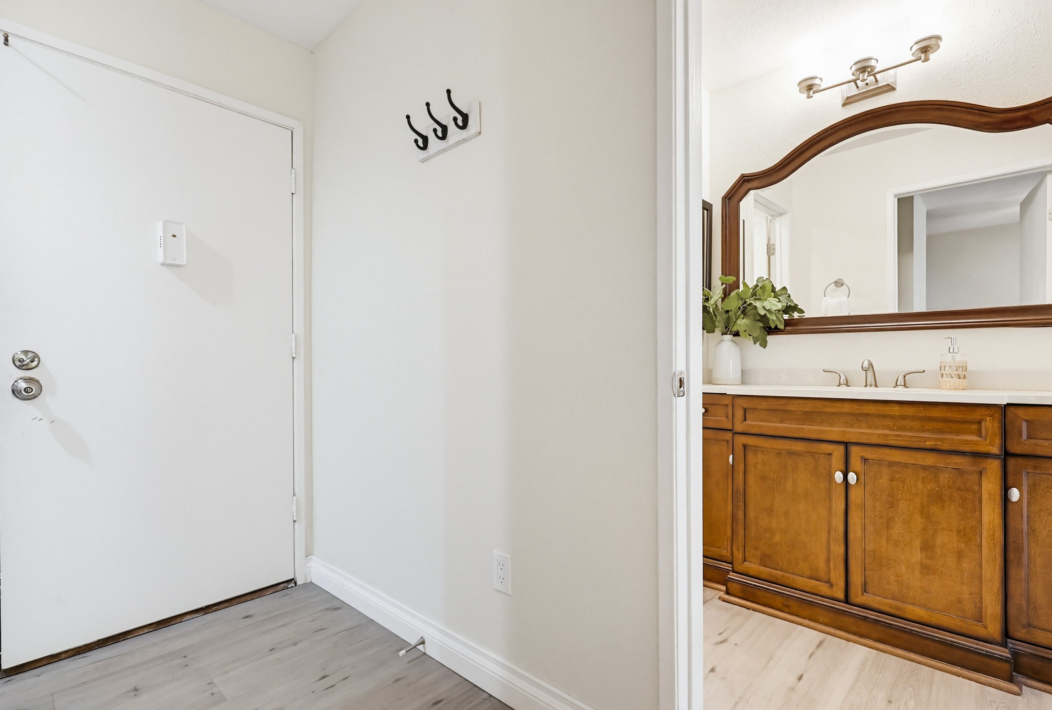 Virtual tour photo 31 of 60 for 1605 Hotel Cir S