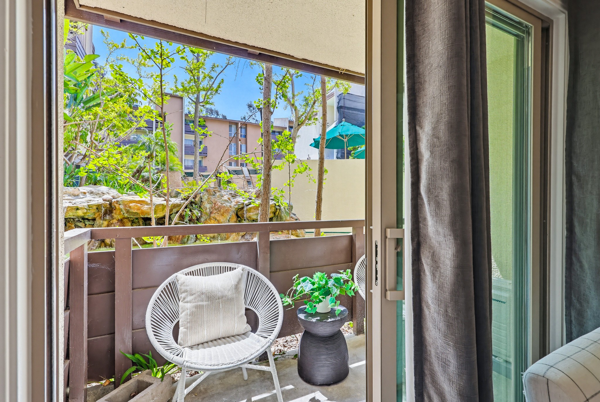 Virtual tour photo 36 of 60 for 1605 Hotel Cir S