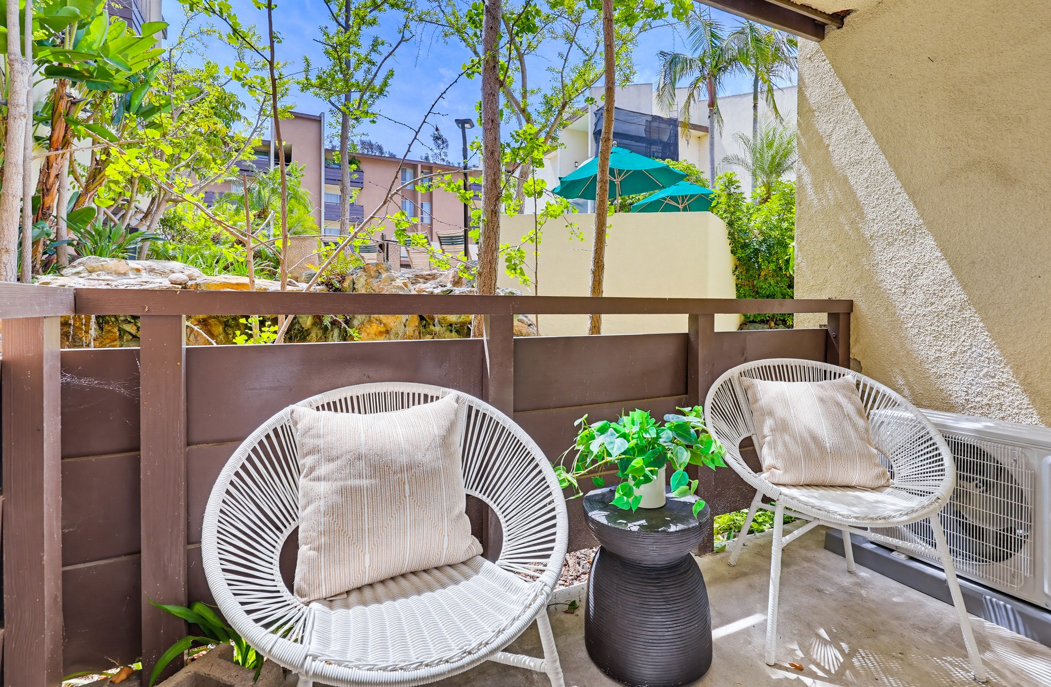 Virtual tour photo 37 of 60 for 1605 Hotel Cir S