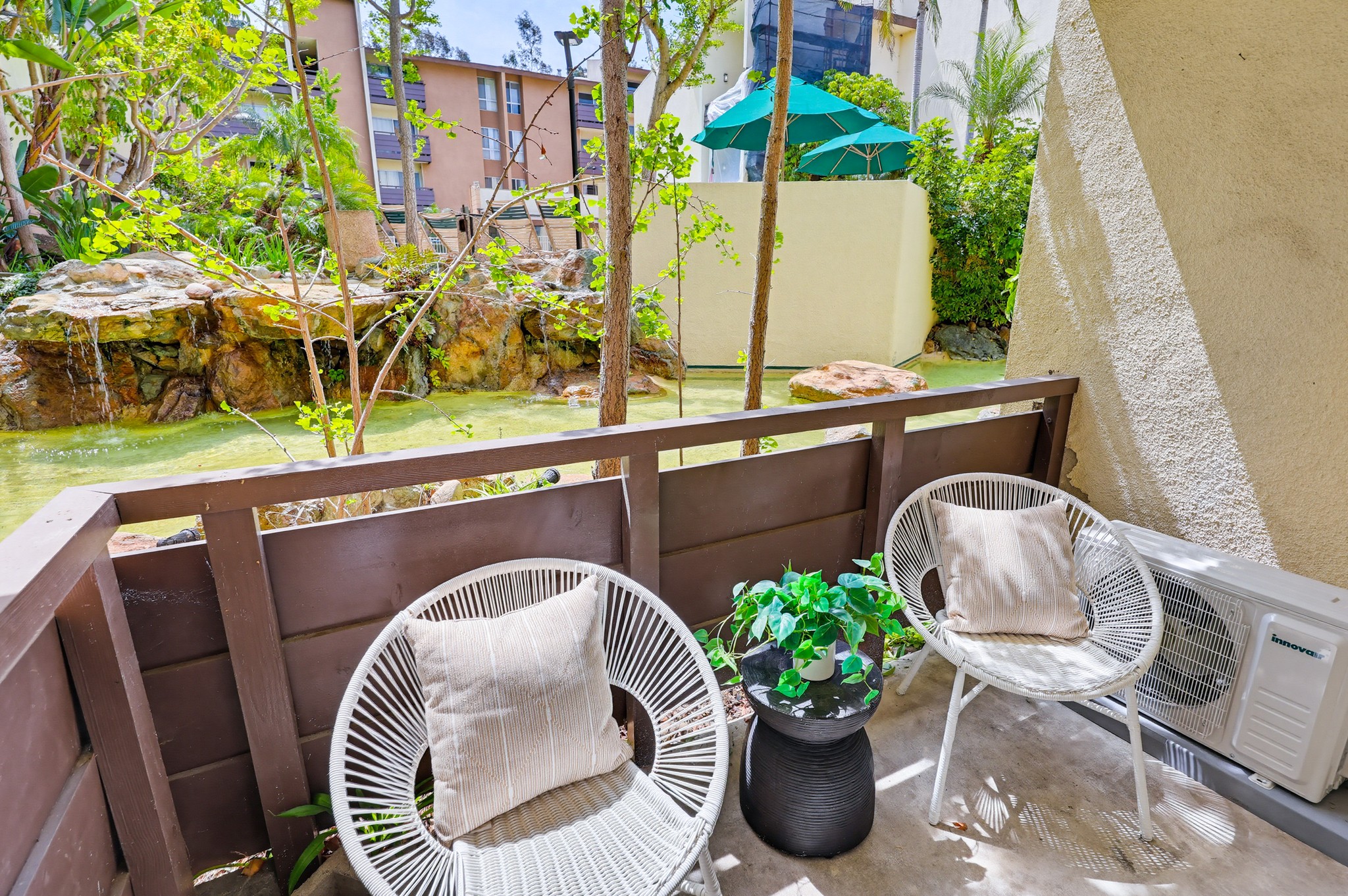 Virtual tour photo 38 of 60 for 1605 Hotel Cir S