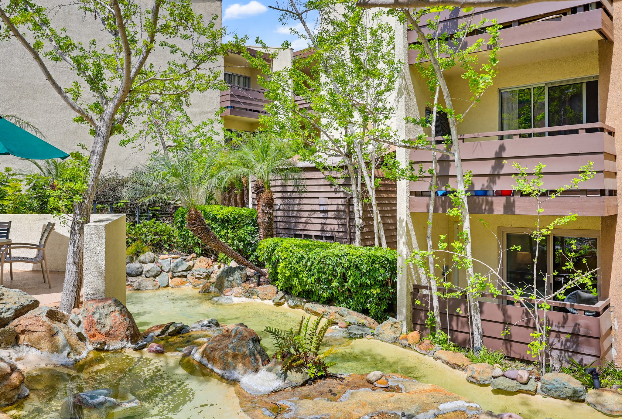 Virtual tour photo 46 of 60 for 1605 Hotel Cir S