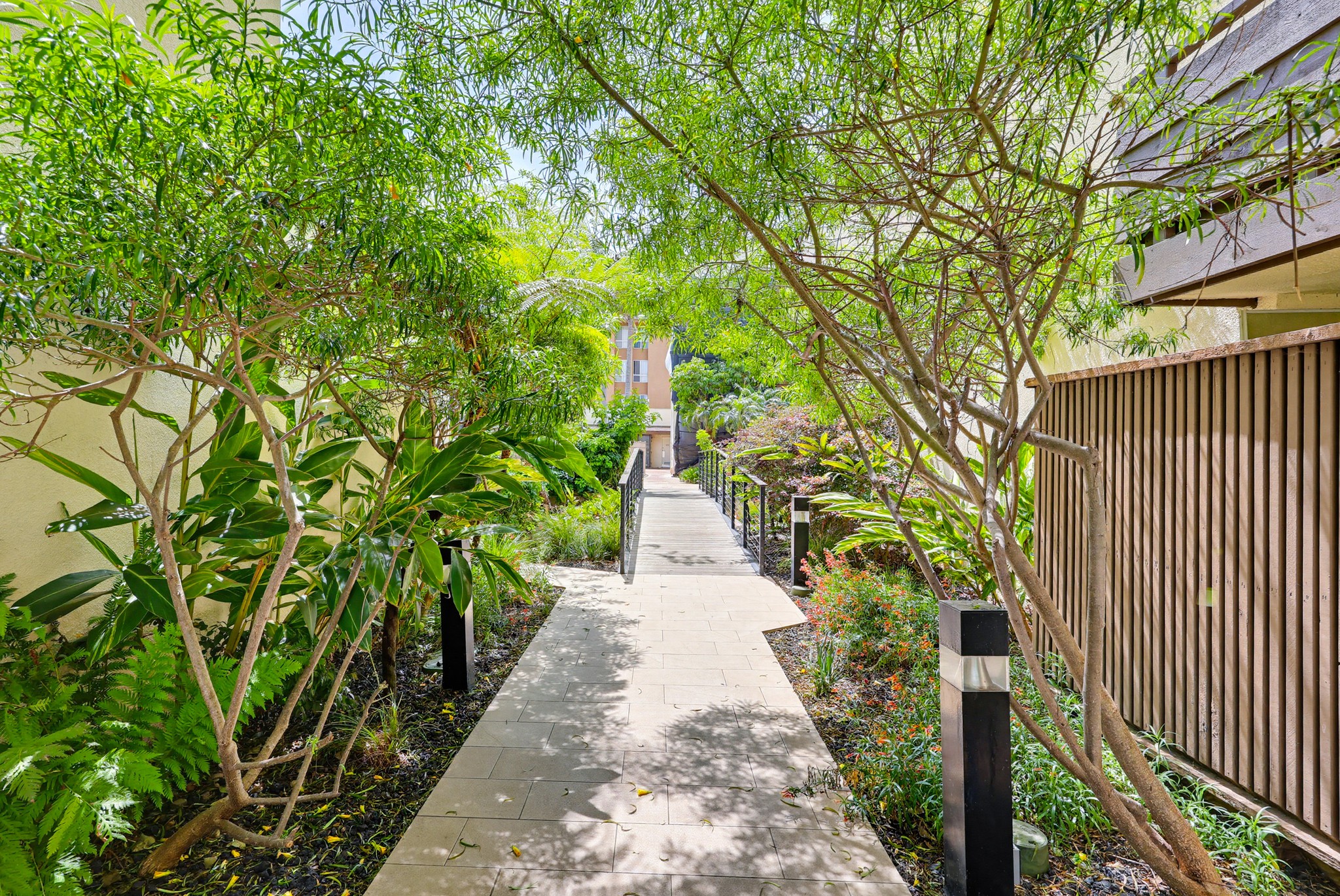 Virtual tour photo 54 of 60 for 1605 Hotel Cir S