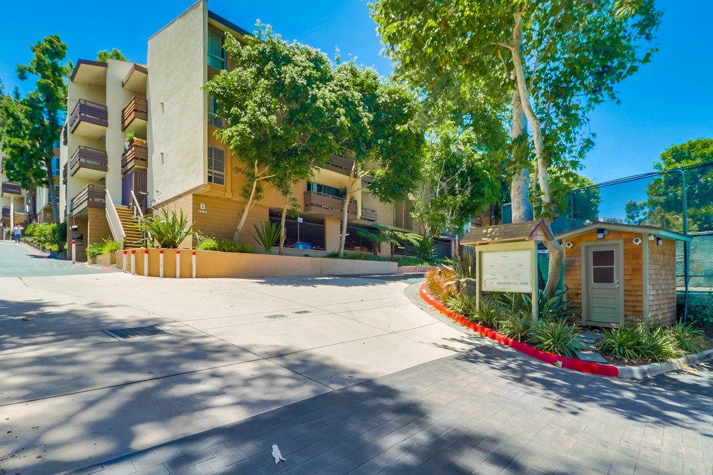 Virtual tour photo 4 of 34 for 1605 Hotel Cir S B310