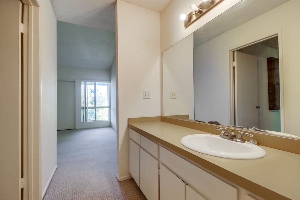 Virtual tour photo 24 of 34 for 1605 Hotel Cir S B310