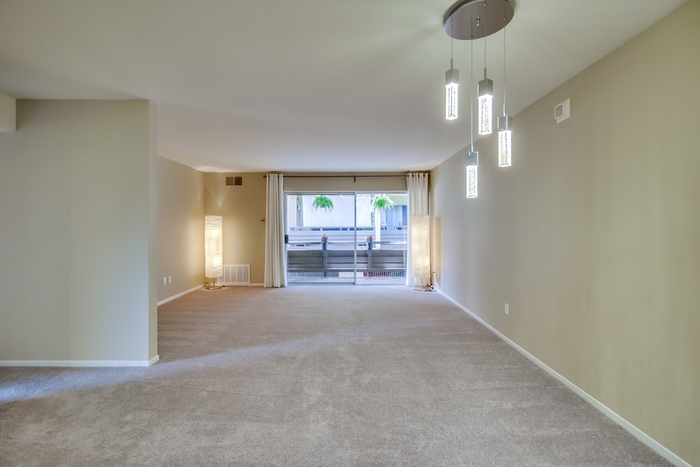 Virtual tour photo 6 of 28 for 1605 Hotel Circle South