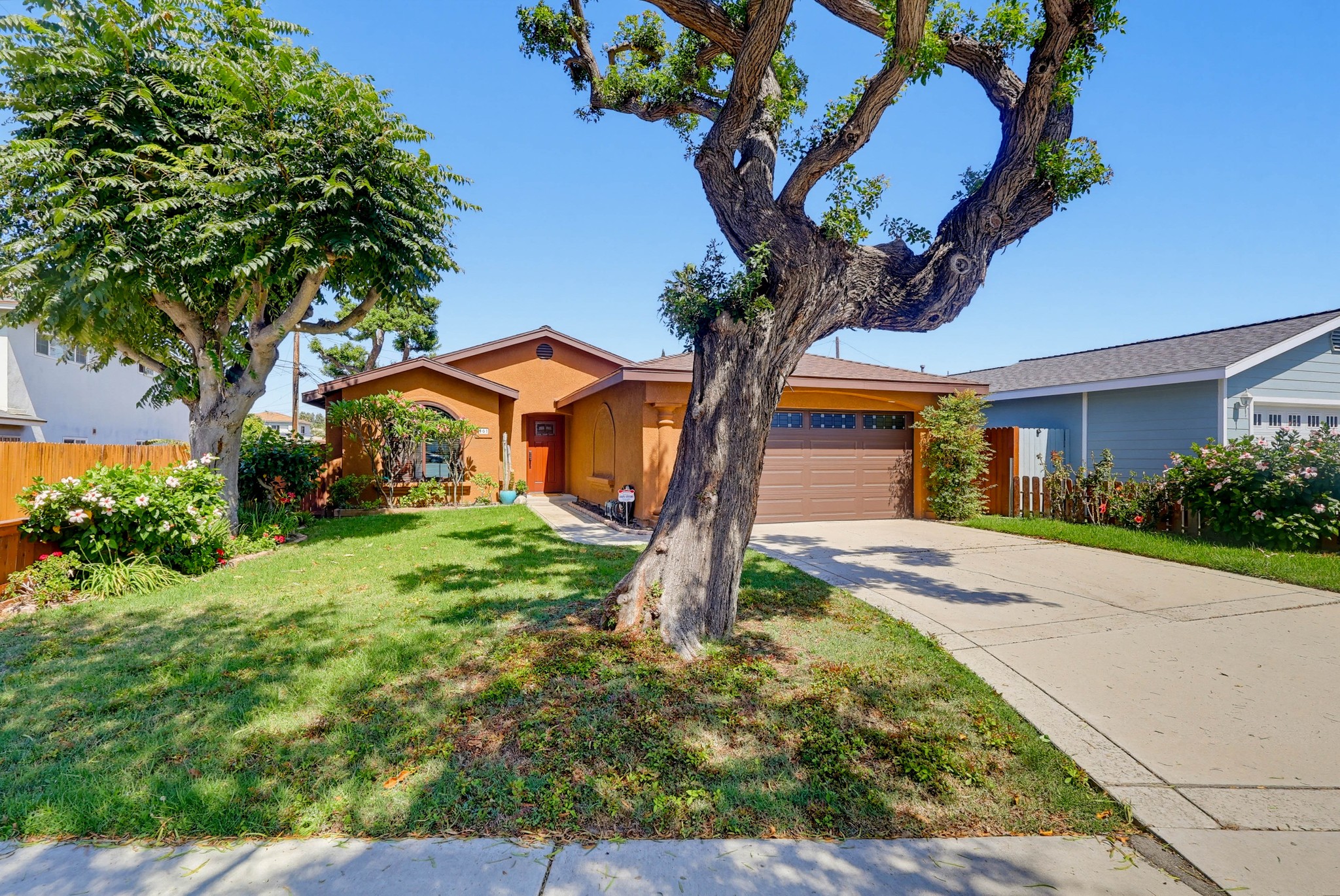 Virtual tour photo 3 of 91 for 161 E 31st St