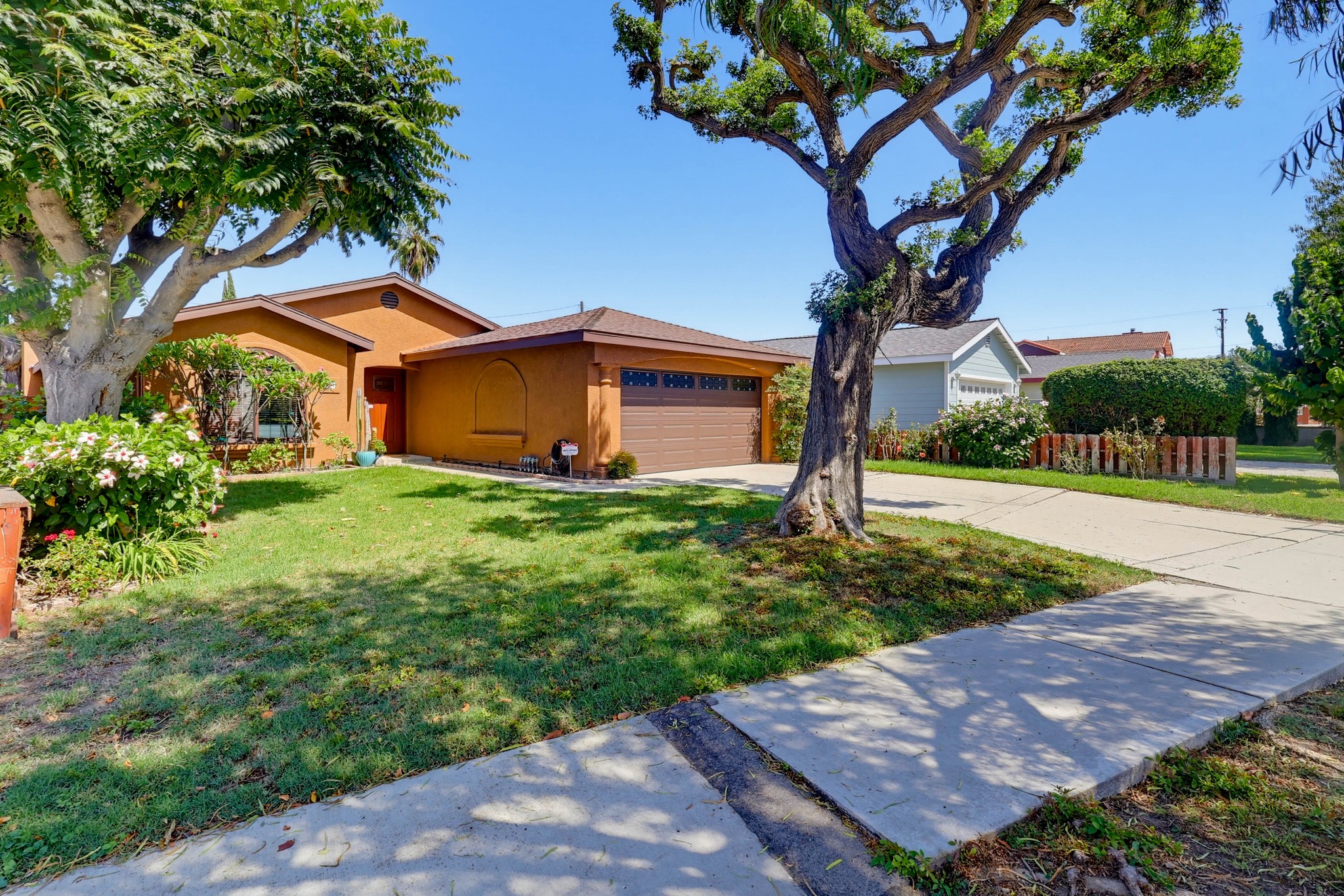 Virtual tour photo 4 of 91 for 161 E 31st St
