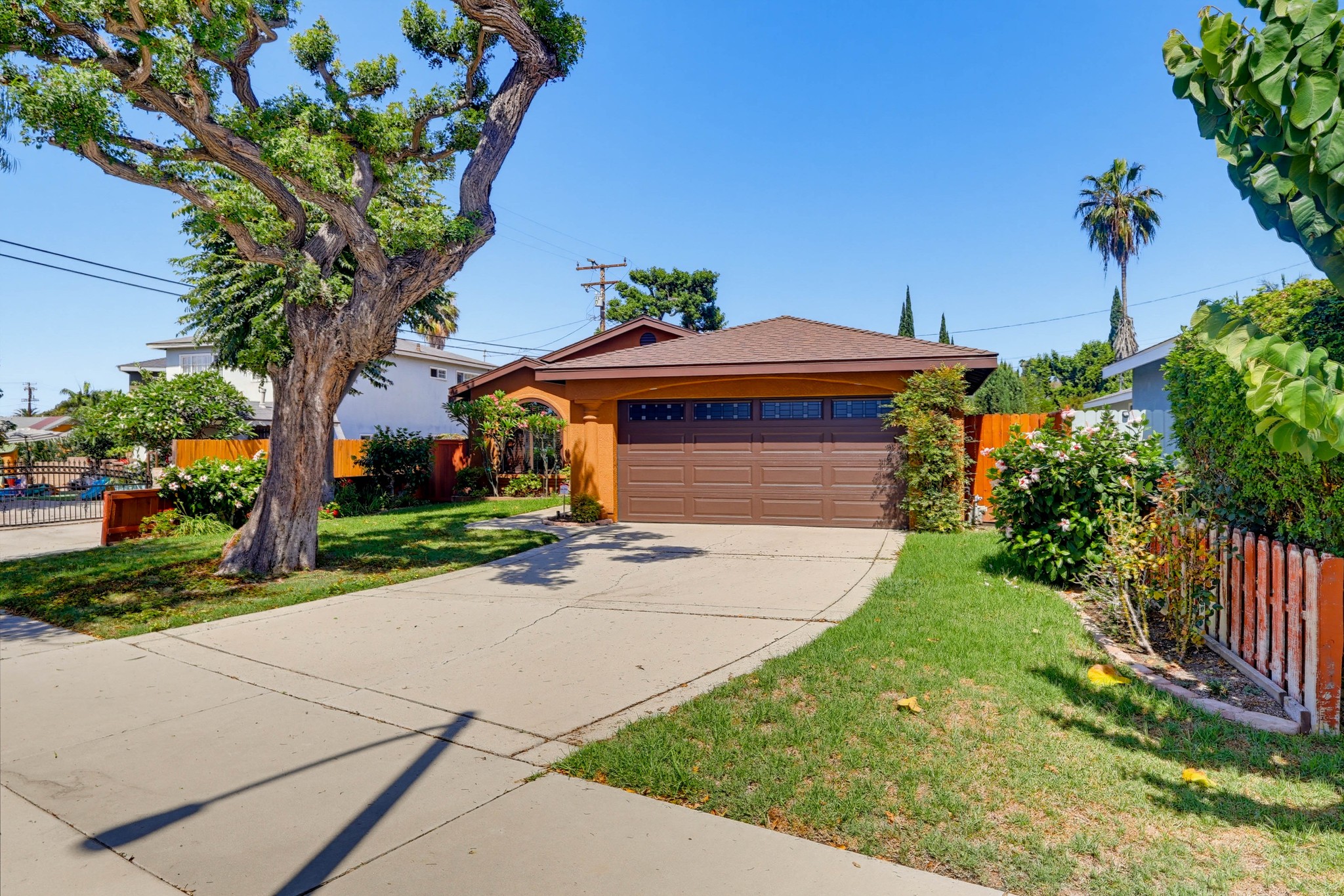 Virtual tour photo 5 of 91 for 161 E 31st St