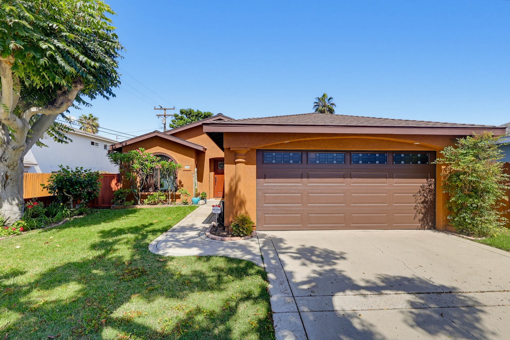 Virtual tour photo 7 of 91 for 161 E 31st St