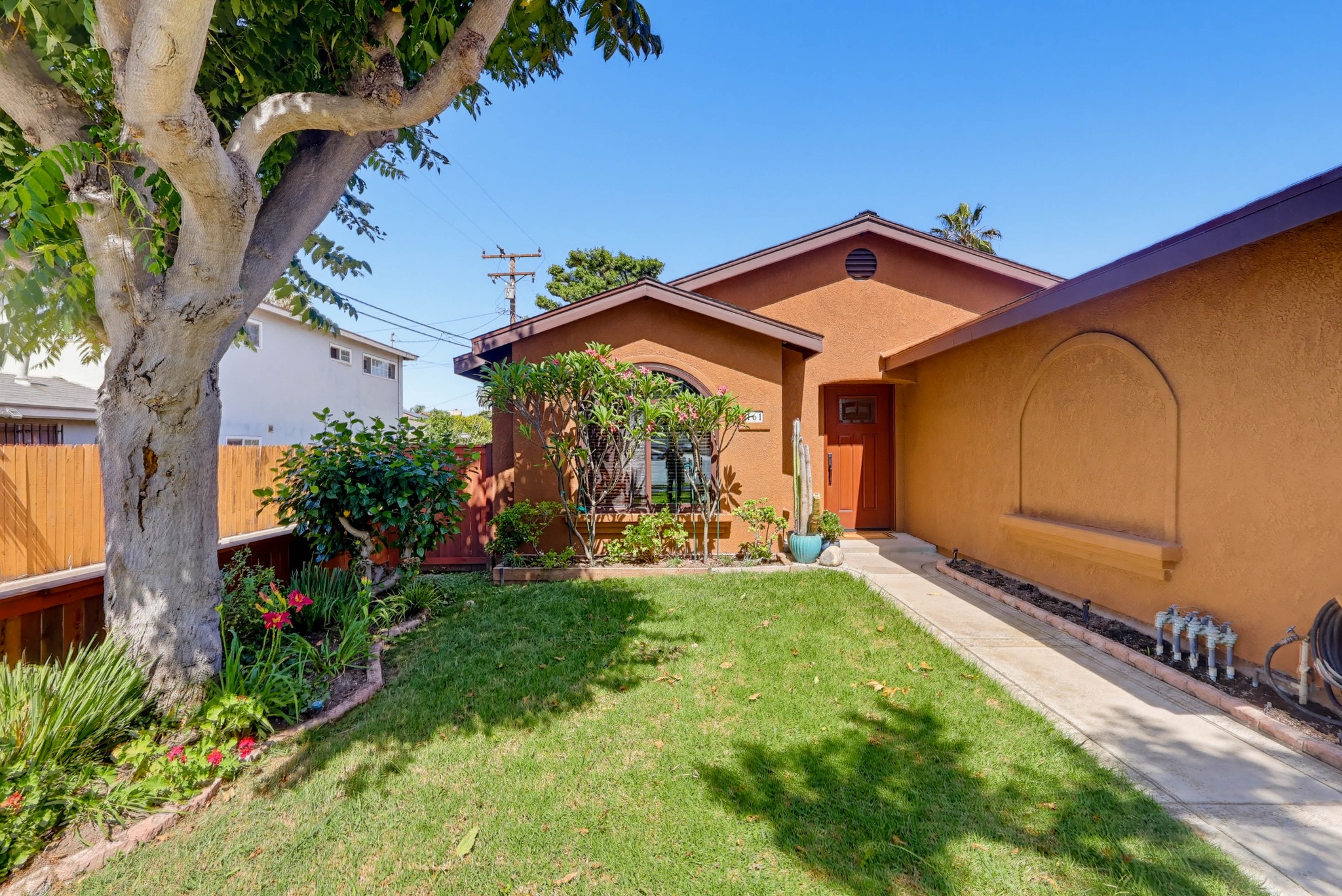 Virtual tour photo 9 of 91 for 161 E 31st St
