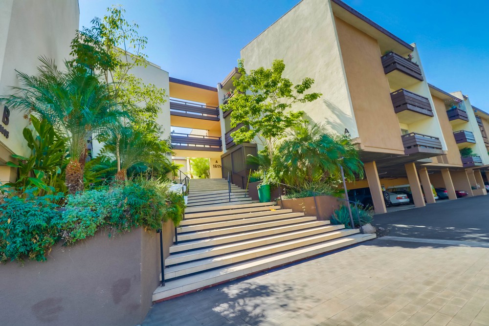 Virtual tour photo 4 of 36 for 1611 Hotel Cir S #111