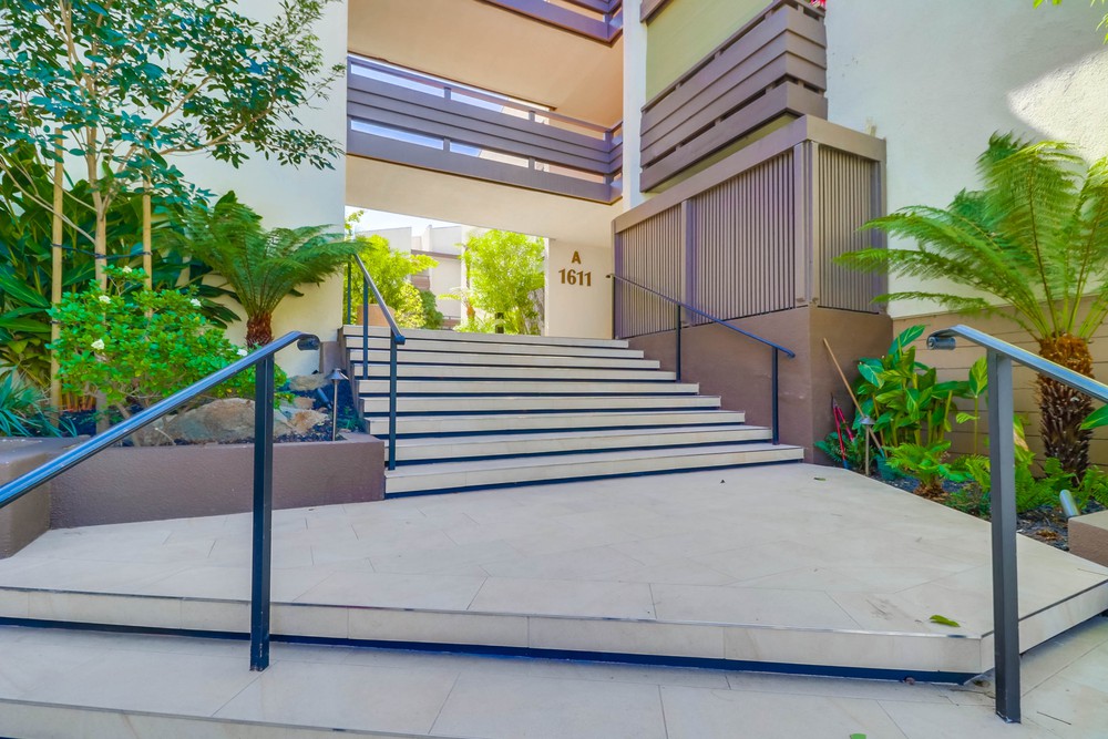 Virtual tour photo 5 of 36 for 1611 Hotel Cir S #111