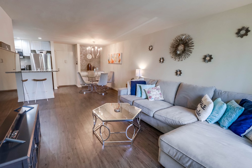 Virtual tour photo 7 of 36 for 1611 Hotel Cir S #111
