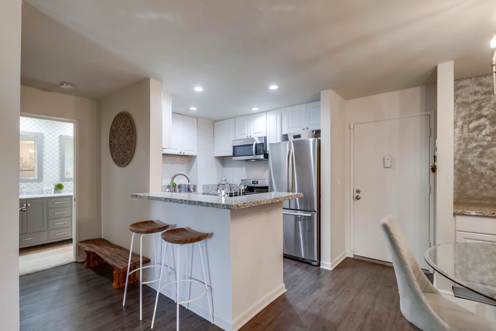 Virtual tour photo 16 of 36 for 1611 Hotel Cir S #111