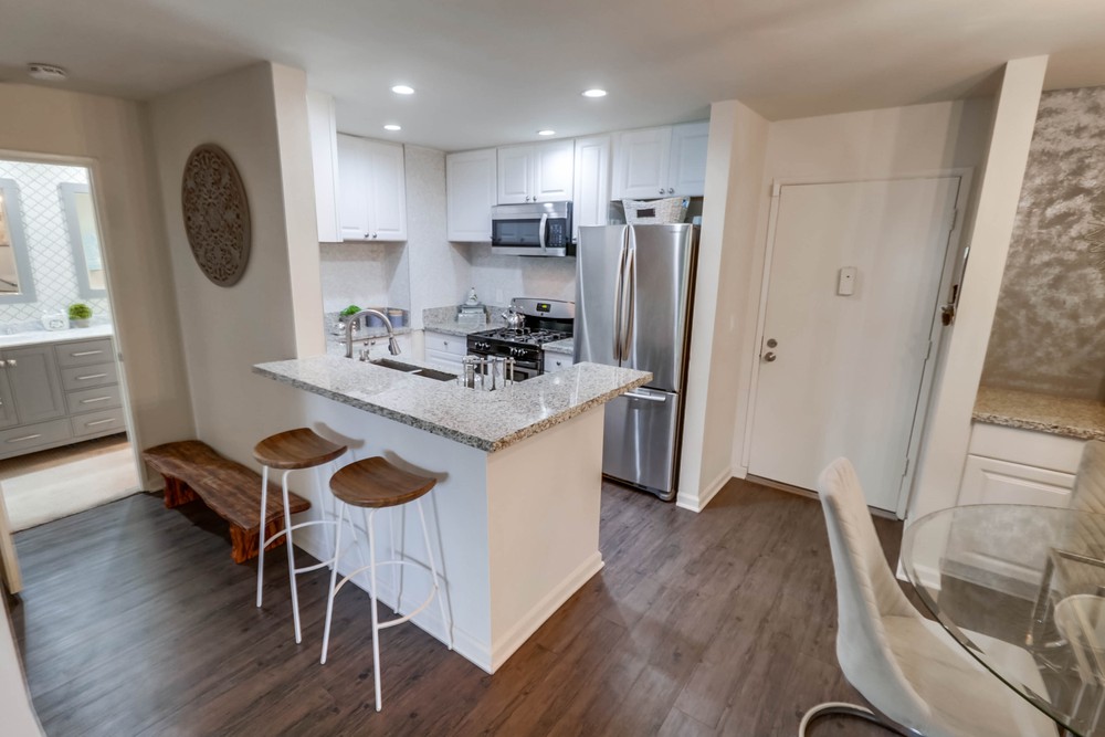 Virtual tour photo 17 of 36 for 1611 Hotel Cir S #111