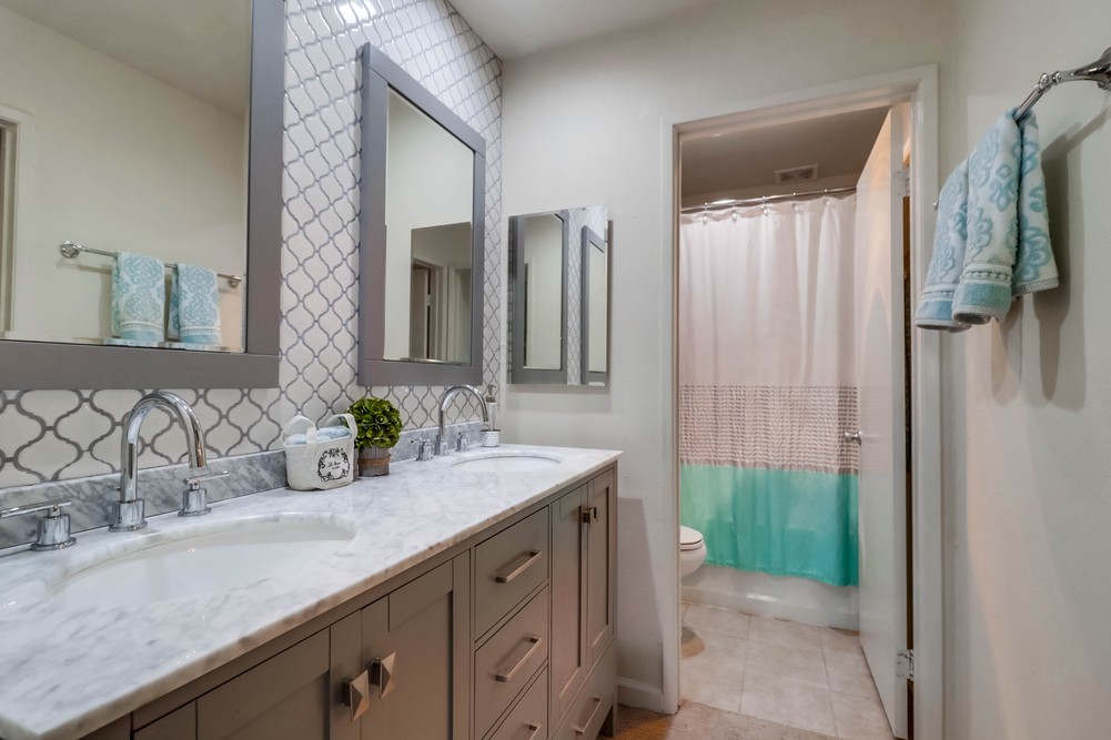 Virtual tour photo 26 of 36 for 1611 Hotel Cir S #111