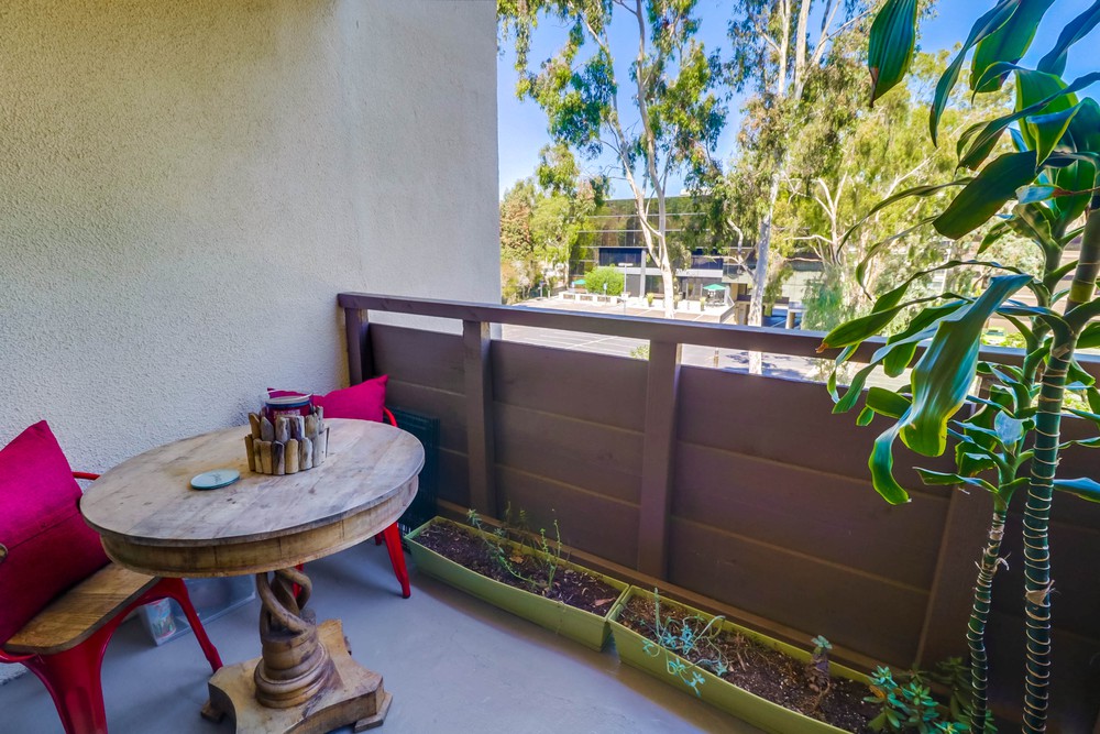 Virtual tour photo 31 of 36 for 1611 Hotel Cir S #111