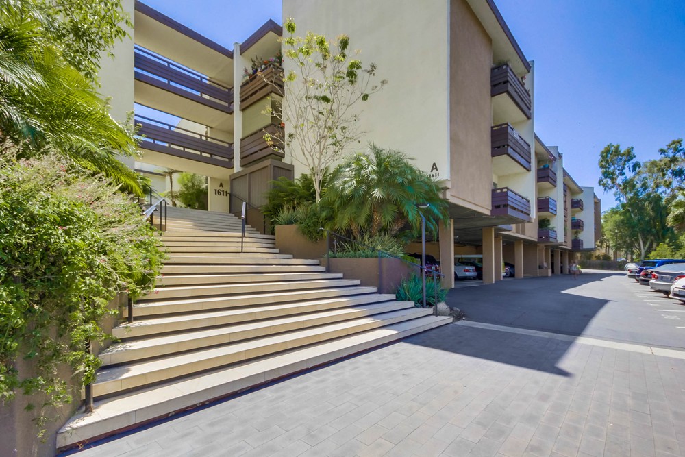 Virtual tour photo 3 of 36 for 1611 Hotel Cir S